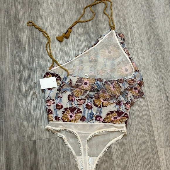 FREE PEOPLE Day Date boho ruffle frill off shoulder floral embroidered bodysuit - Picture 3 of 13
